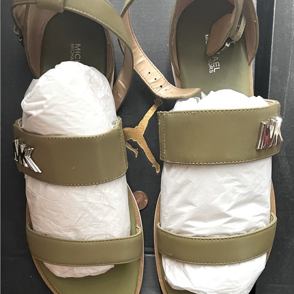 ***Beautiful women’s Sandals*** - Picture 1 of 3